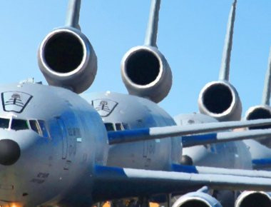 Βίντεο: Μαζικές απογειώσεις KC-135 και KC-10 και εναέριος ανεφοδιασμός B-52